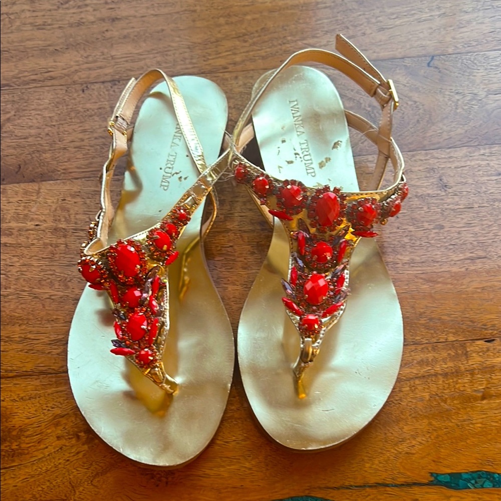 Ivanka Trump Coral Jewelled Flat Thong Sandals Size 8